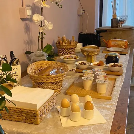 Bed & Breakfast Christy House 3*