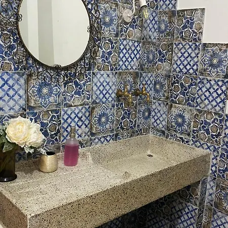 Bed & Breakfast Christy House 3*