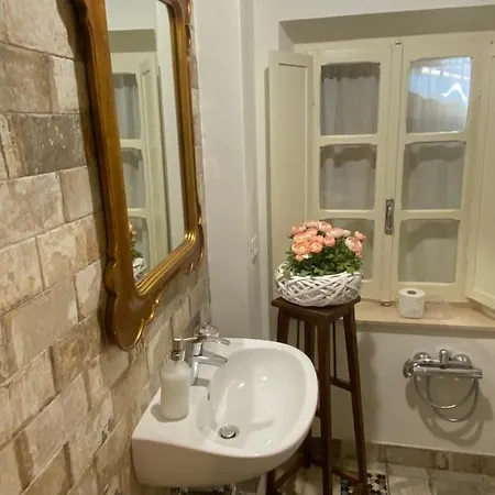 Christy House Bed & Breakfast 3*