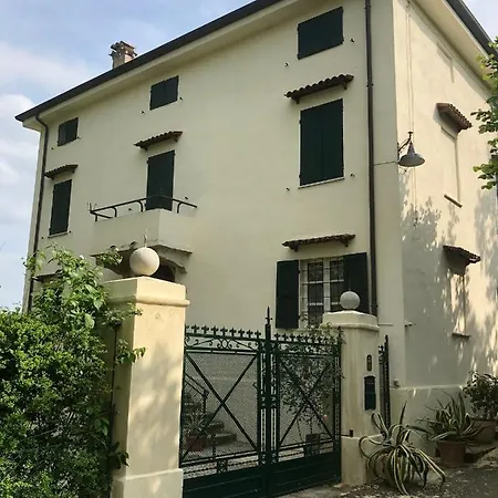 Alojamento de Acomodação e Pequeno-almoço Christy House Vignale (Parma)