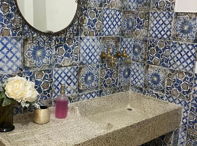 Bed and Breakfast Christy House 3*